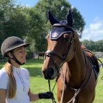 Justine Crochemore est monitrice d'équitation de l'écurie du Val Loyer