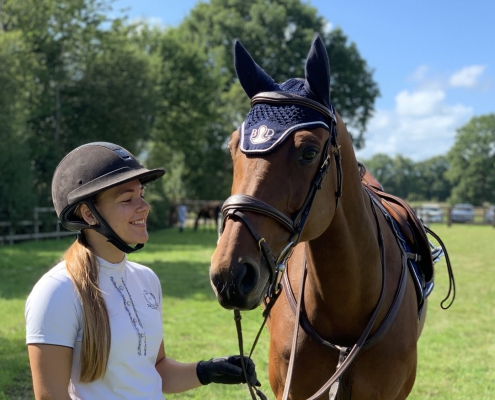 Justine Crochemore est monitrice d'équitation de l'écurie du Val Loyer